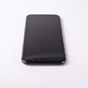 Apple-iPhone-11-Crni