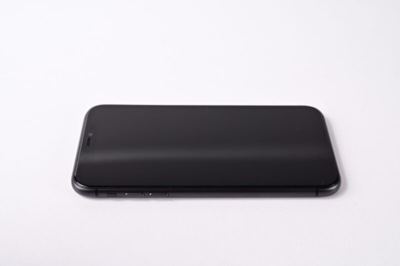 Apple-iPhone-11-Crni