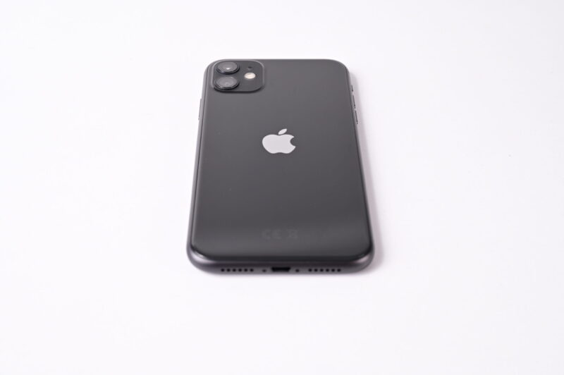 Apple-iPhone-11-Crni