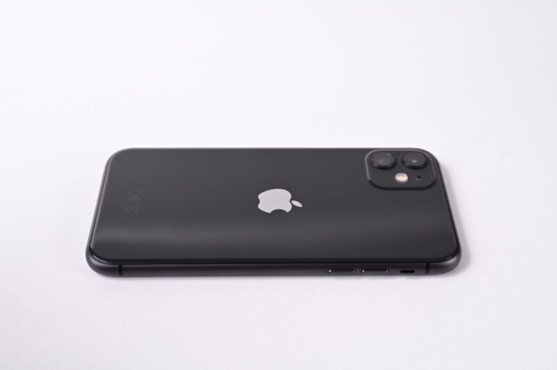 Apple-iPhone-11-Crni
