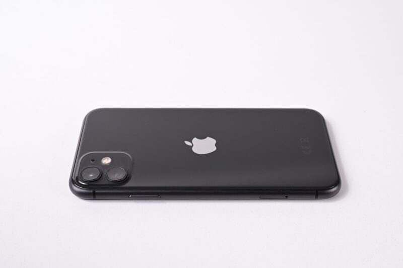 Apple-iPhone-11-Crni