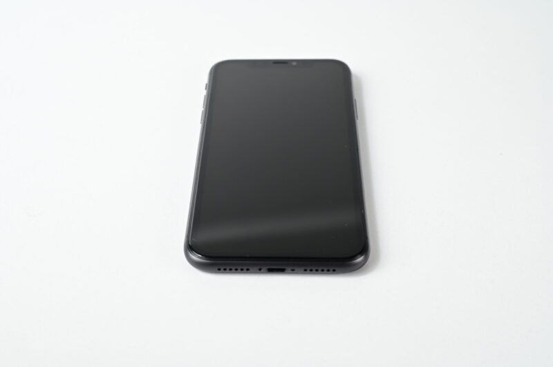 Apple-iPhone-11-Crni