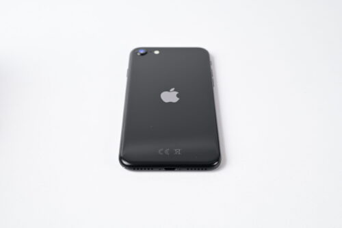 Apple-iPhone-SE-2-Crni