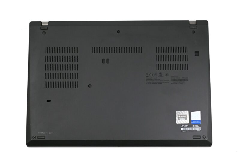 Donja strana Lenovo ThinkPad T14s Gen 1 laptopa sa ventilacionim otvorima